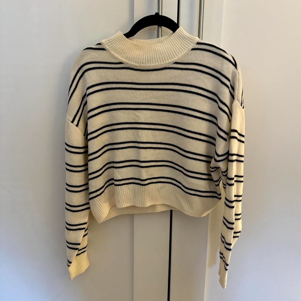 Cropped black and white striped turtleneck sweater #striped #turtleneck